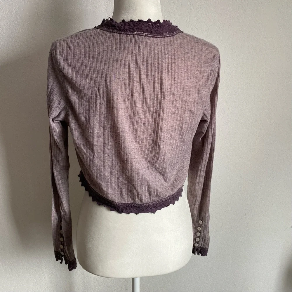 Free People Top Purple Cropped Long Sleeve Top w Crochet Lace & Buttons Sz XS